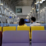 Propozycja sprzedażowa nowoczesnych walizek zrobionych z polikarbonu w sklepie online DELCASO